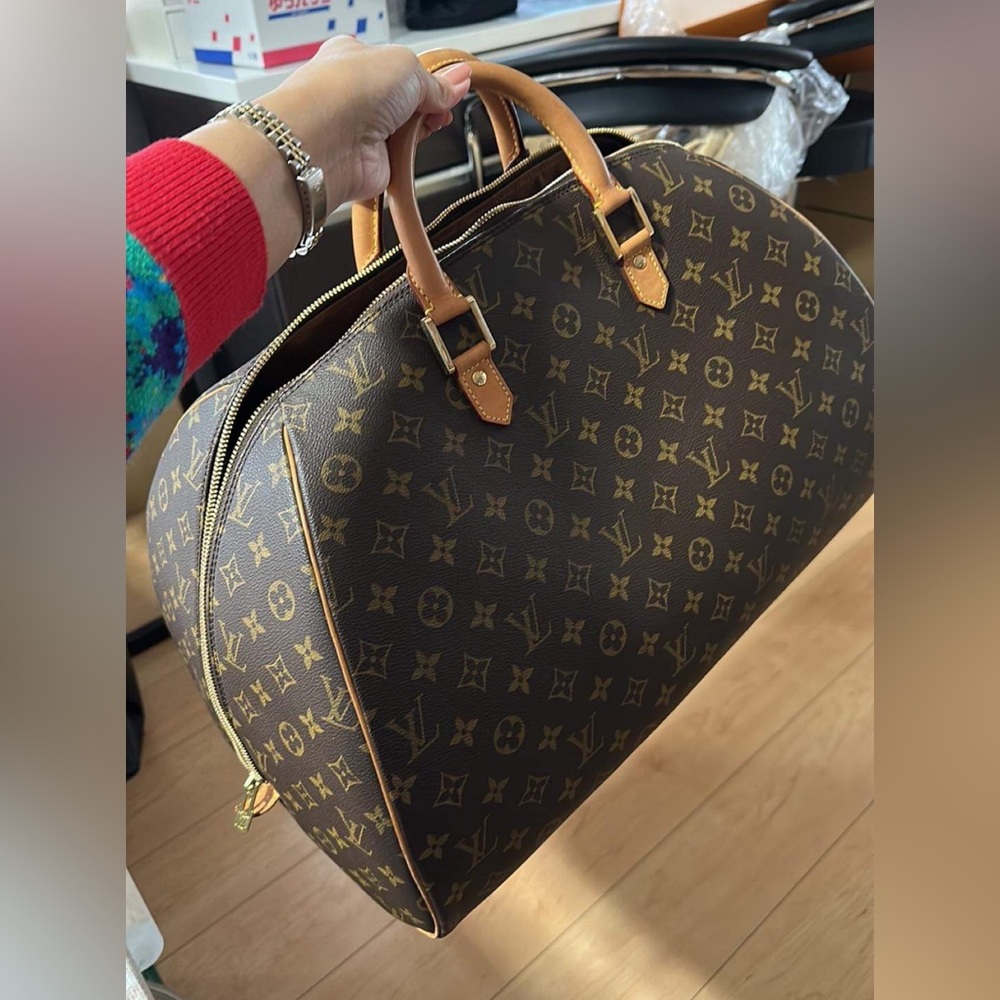 Sold❤️❤️❤️Authentic Louis Vuitton GM Rivera travel bag